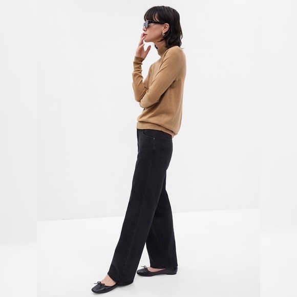 Gap Merino Wool Turtleneck Sweater - Picture 2 of 9